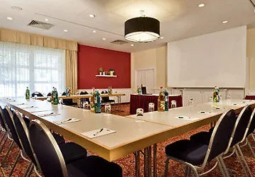 Courtyard By Marriott Regensburg Hotel